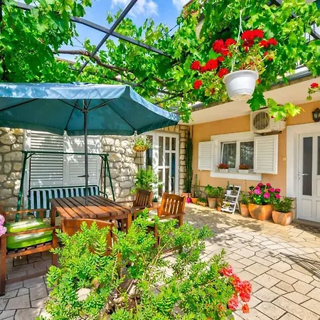 Apartment In 39519 Novi Vinodolski