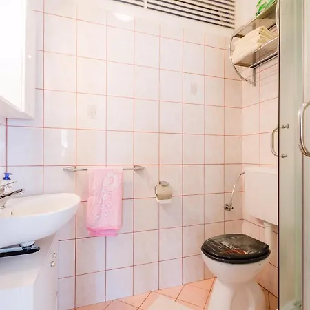 Apartment In 39519 Novi Vinodolski